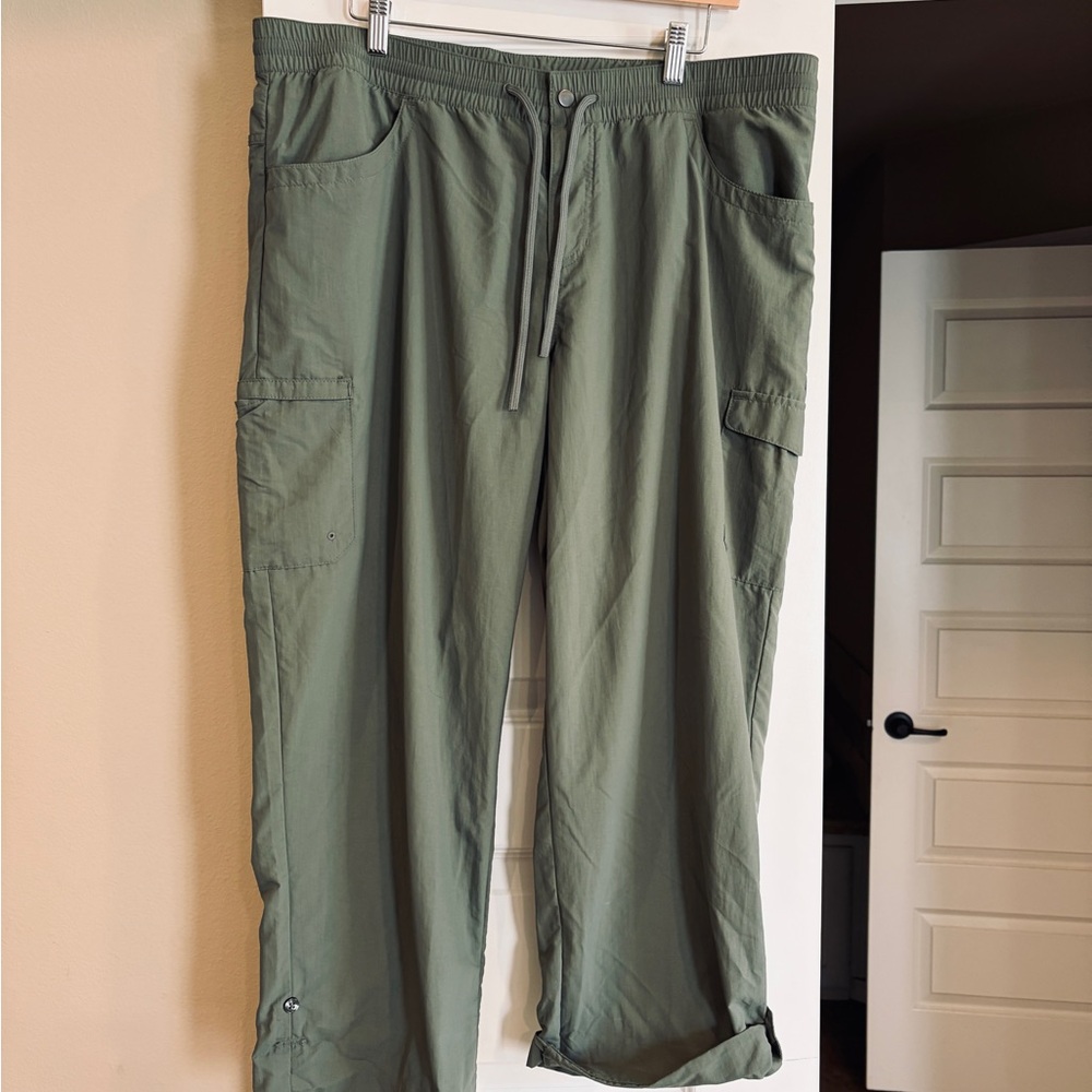Women's Columbia Straight Leg Olive Green Pants